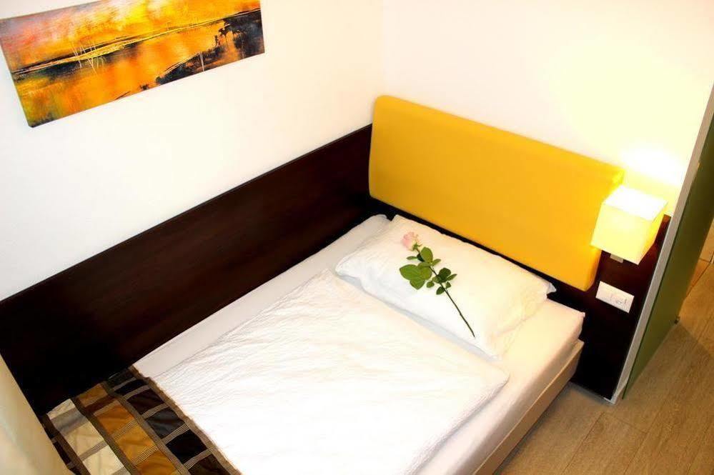 Hotel Rheinfelderhof 2*